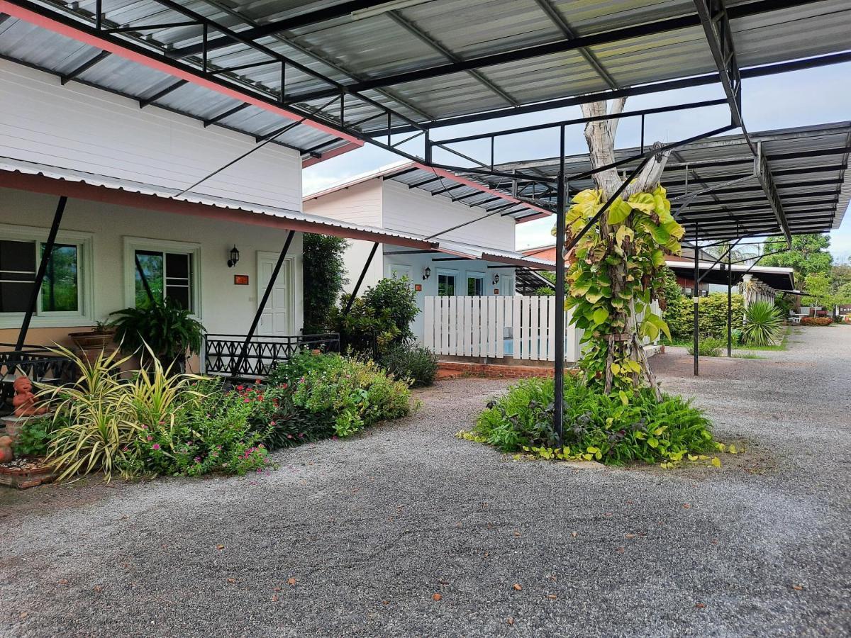 Fancy Carp Resort Cha-Am Exterior photo